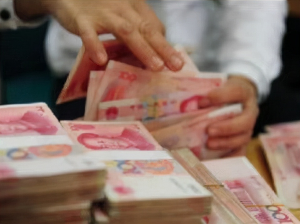 1200万血汗钱被银行职员私自转走,储户还要担责8成,凭什么