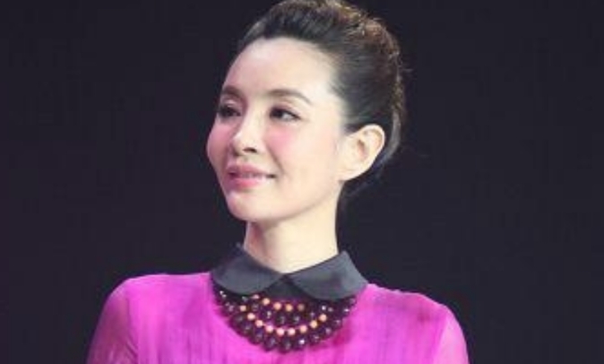 整容|央视知名主持人梁璐，因容貌焦虑偏爱整容，自毁前程