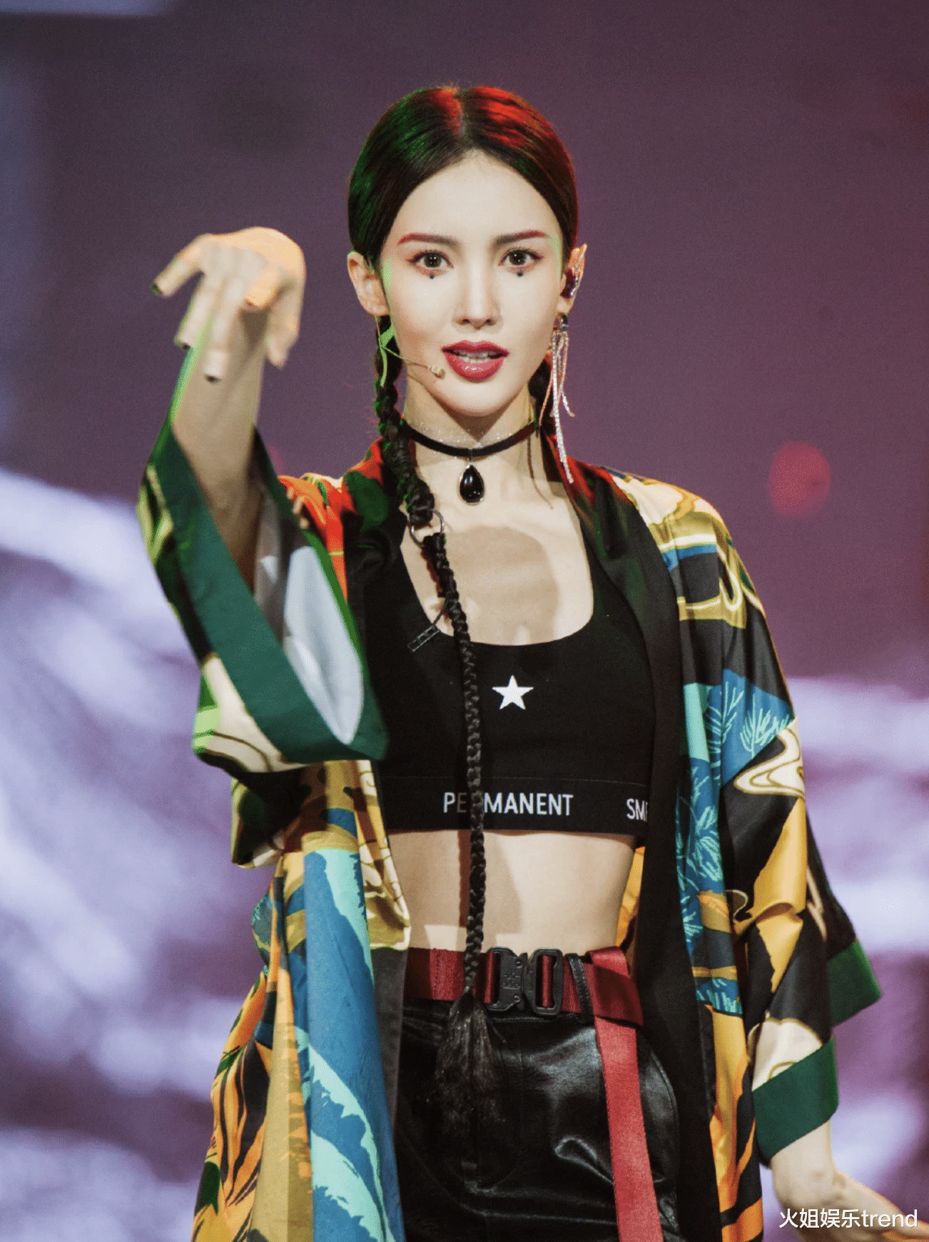 金晨|我印象里的金晨舞跳得好，人长得俊，现在的她竟然一身腱子肉！