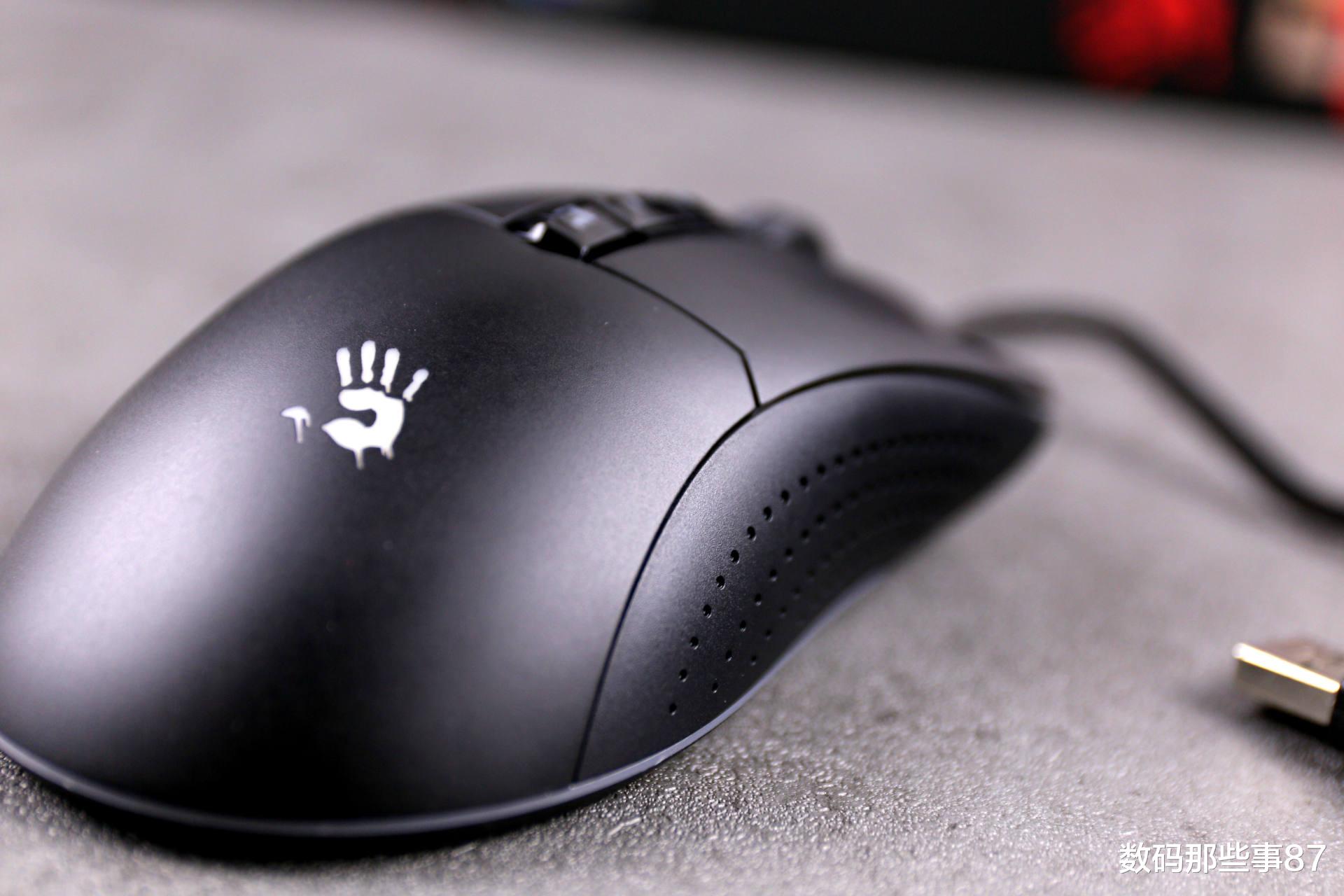 龙芯|老牌电竞厂商制造值得信赖，血手幽灵ES9 Pro评鉴