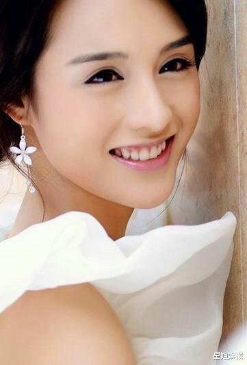 富大龙|影帝富大龙老婆，曾被称为“小刘晓庆”，退圈后在军艺读研任教！