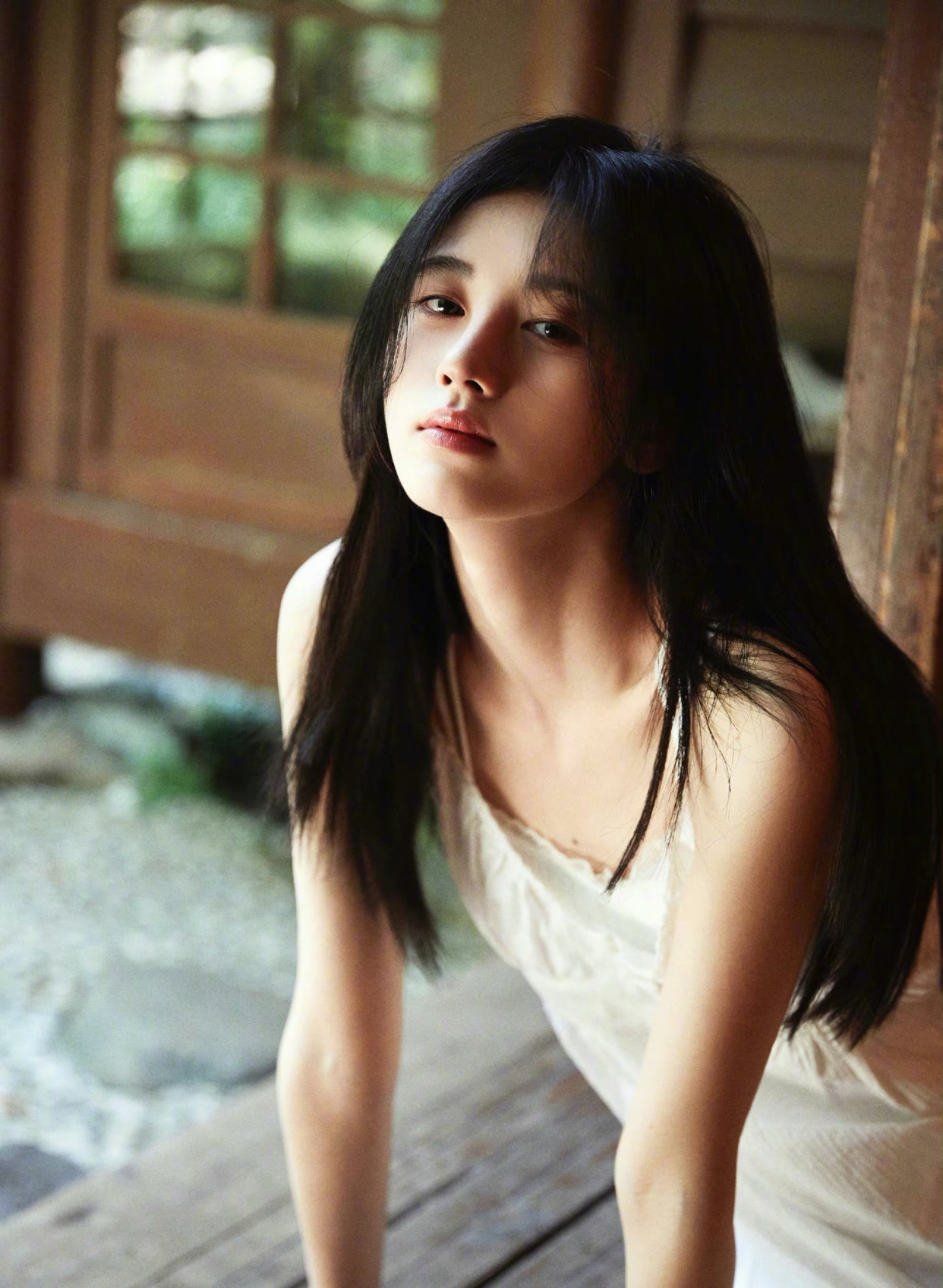 鞠婧祎|鞠婧祎造型再次封神，连发丝都做到了精致好看，靠妆造成当红小花