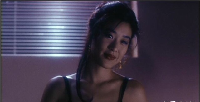 钟丽缇|钟丽缇穿拖鞋现身健身房挑战蝎子腿，太用力导致拖鞋变形，腰两侧挤出赘肉