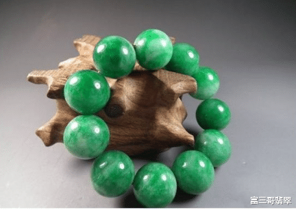 翡翠手串|行家详解如何挑选翡翠手串，这些讲究很重要！