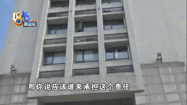 外墙检测后一年没修,瓷砖掉落砸伤新车