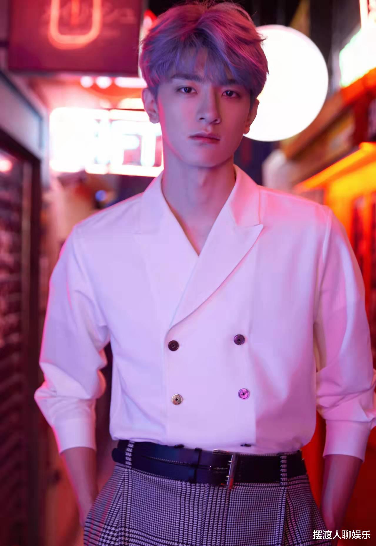 林一|颜值和时尚兼备的林一，凭借一部校园剧走红，如今正努力拓宽戏路