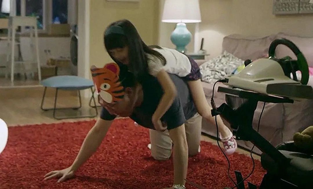 C妈学堂|多少家庭的父母爱孩子，是“以爱之名的束缚”，伤娃身体毁娃前程