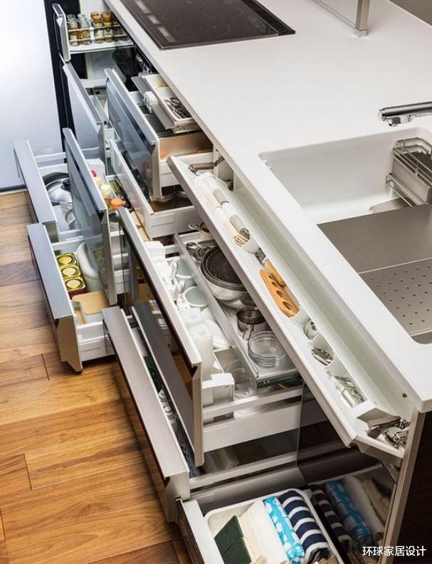 别再整什么定制了，厨房可设计成日本这样，工期缩短一半实用加倍