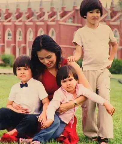 韦唯|韦唯：41岁遭家暴离婚，前半生感情坎坷，后半生人生赢家