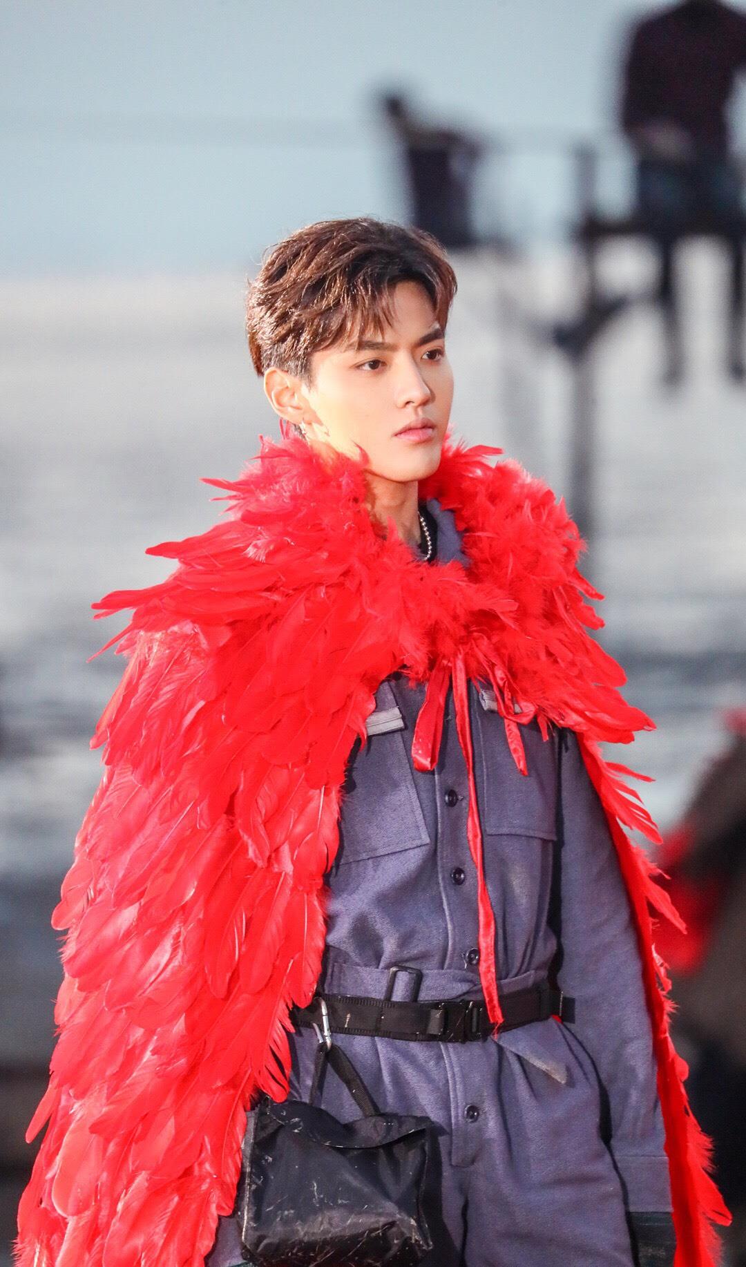 姚明|娱乐圈爆料：吴亦凡不敢说自己来自加拿大，肖战目前不参加综艺