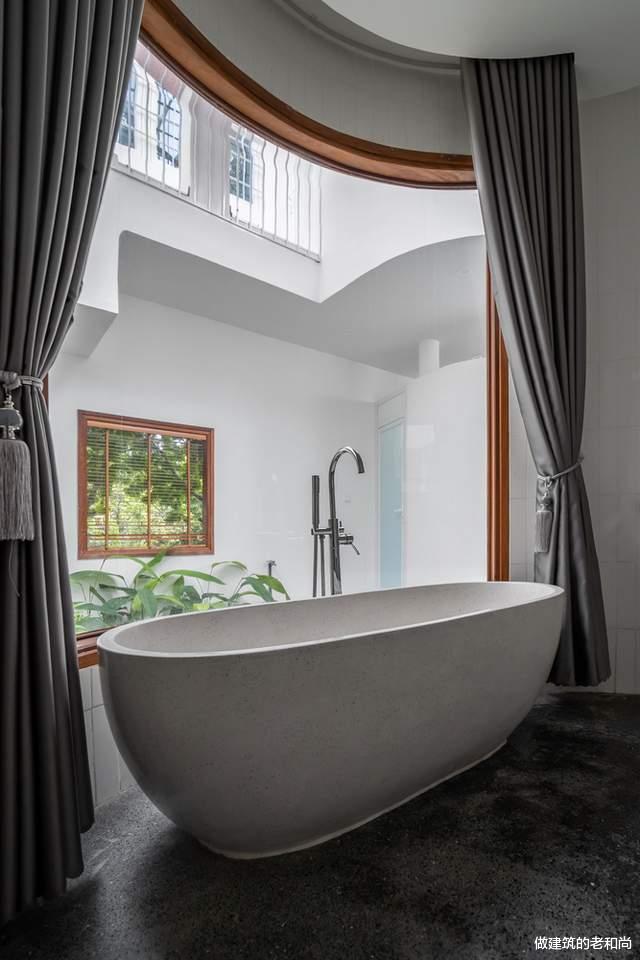 越南女服装设计师的家，当作一件艺术品来设计，空间丰富又有趣