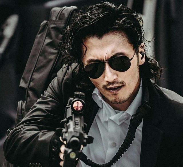 怒火重案|《怒火重案》隐藏剧情，黑化的邱刚敖出狱就干掉女友，不是没缘由