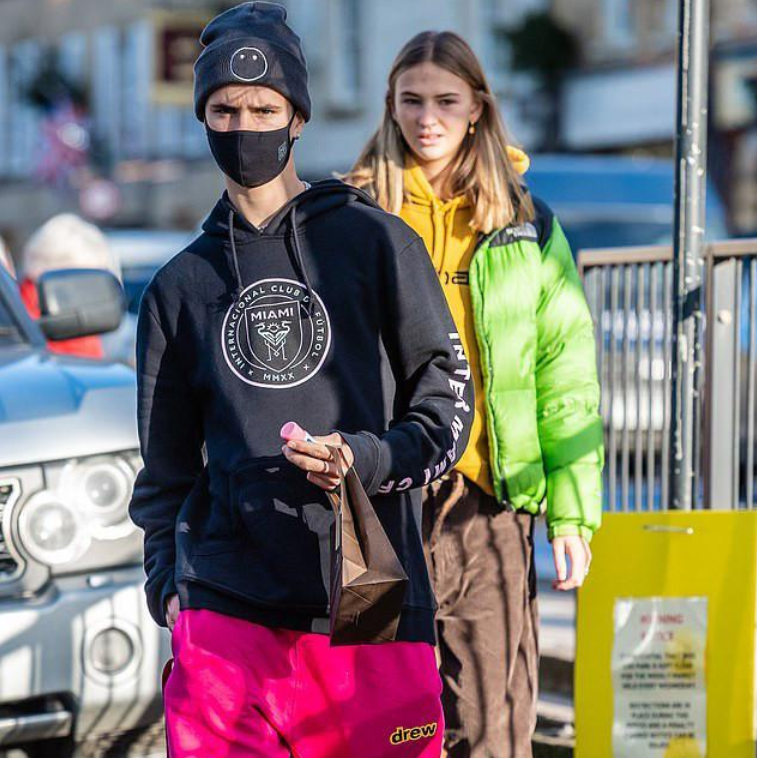 貝克漢姆|貝克漢姆準(zhǔn)兒媳19歲了！17歲開始交往，三個兒子風(fēng)流遺傳小貝！