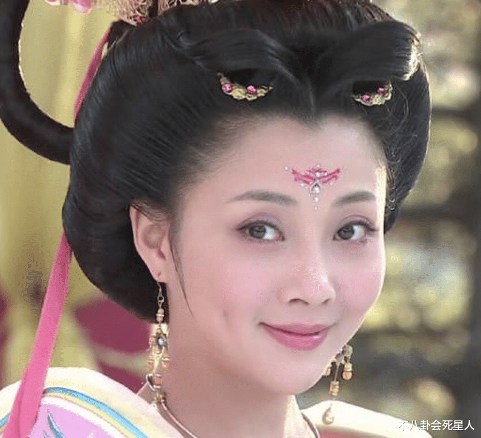 林心如|中年酒窝美人：殷桃媚态、张庭灵动、林心如甜美，小花们比不了！