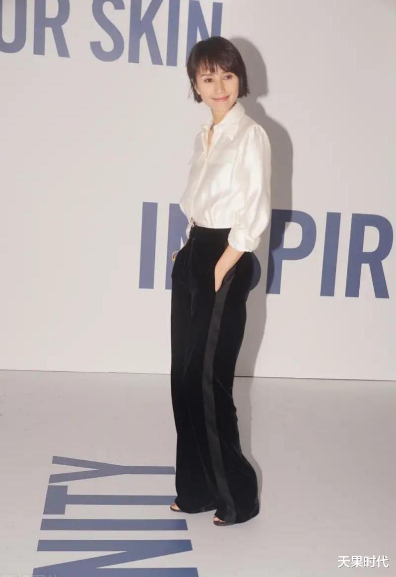 濮阳|袁泉太适合知性职场风，白衬衣都能穿出高级感，气质太迷人了