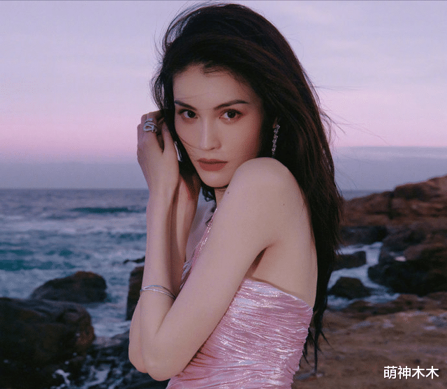 陈伟霆|陈伟霆何穗好事将近？港媒曝身边人透露：两人爱得甜蜜，已见家长