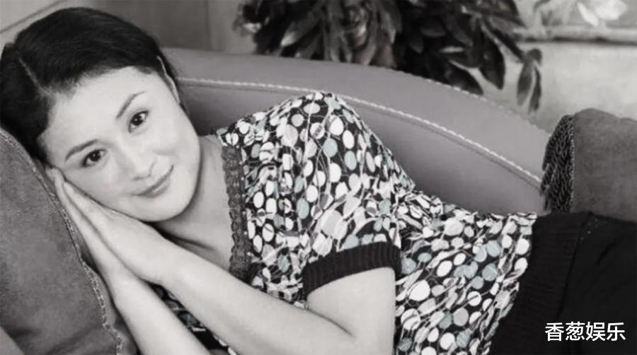 谢大脚|被惋惜的不止“谢大脚”,这3位车祸去世的明星,每位都让人心痛