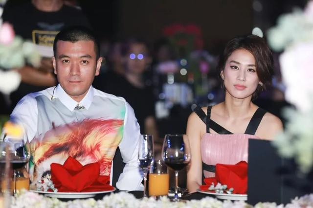 林志玲|黄圣依婆婆究竟什么来路？客厅玉石成山，足不出户也要电动车代步