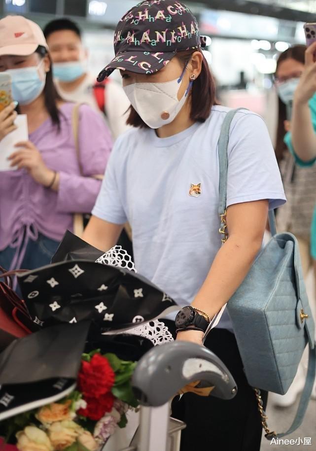 Ainee小屋|刘诗雯为人低调，和普通女孩没啥差别，穿T恤配束脚裤轻松休闲