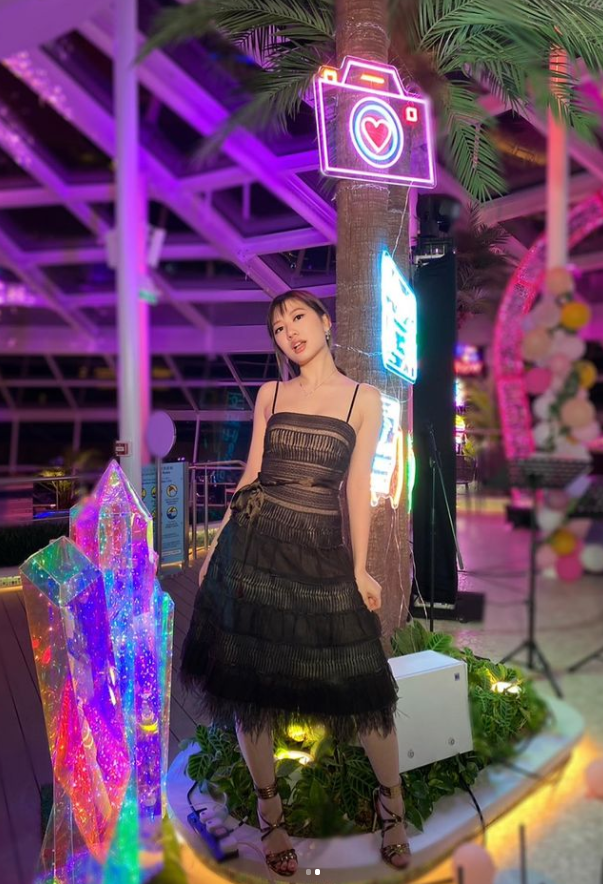 百里弘毅|甄子丹娇妻晒家人合照,不敢相信子女身高赶上自己,17岁女儿颜值高