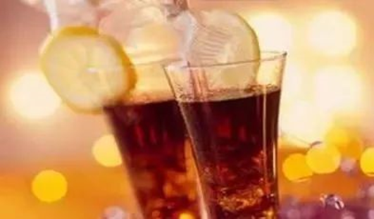 视界沐光VR视力|碳酸饮料是如何加重孩子近视的?