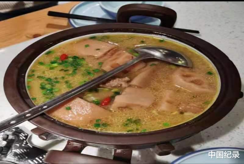 中国纪录 千年舌尖味道 武汉重放光彩——记中国十大楚菜名师排骨莲藕汤传承人郑邵奎