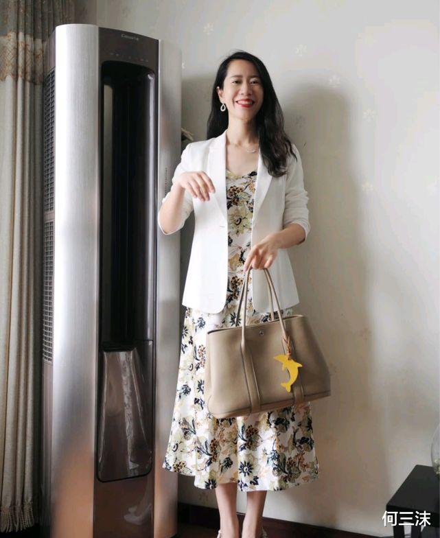 何三沫|40岁的女人已经不再年轻,但可以很优雅,会穿衣搭配很关键
