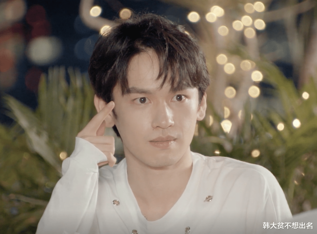 穿衣搭配|《心动的信号4》Simon年薪200万？看了他穿搭的价格后：太低调！