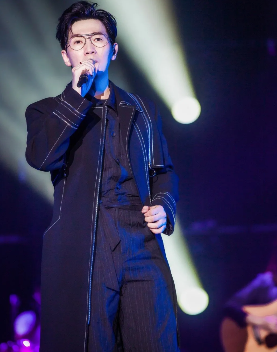 品冠|他突然官宣“有儿子了”,吓坏网友:怎么瞒着我们偷偷结婚?