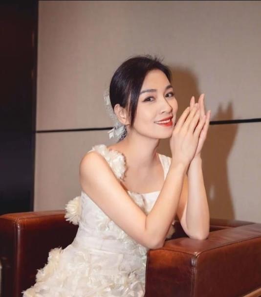 萧蔷|“台湾第一美女”萧蔷的风流情史，和她背后的12位金主与小鲜肉