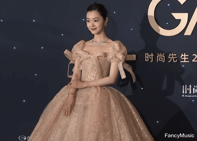 顾一野|2022开年红毯来了，宋轶景甜妆造在线，张雨绮又瘦了？