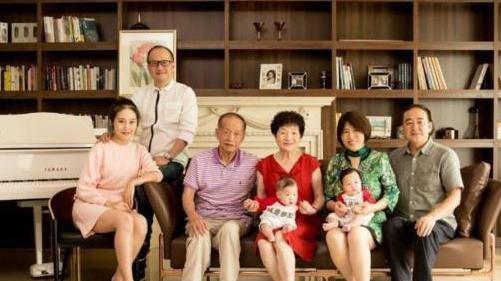 任嘉伦|“豪门惨剧”周美毅:在母亲葬礼上被离婚,丈夫带小三上门夺子