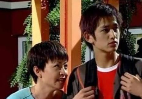 娱乐圈|他意外将弟弟带进娱乐圈,如今弟弟功成名就,而他自己却不温不火