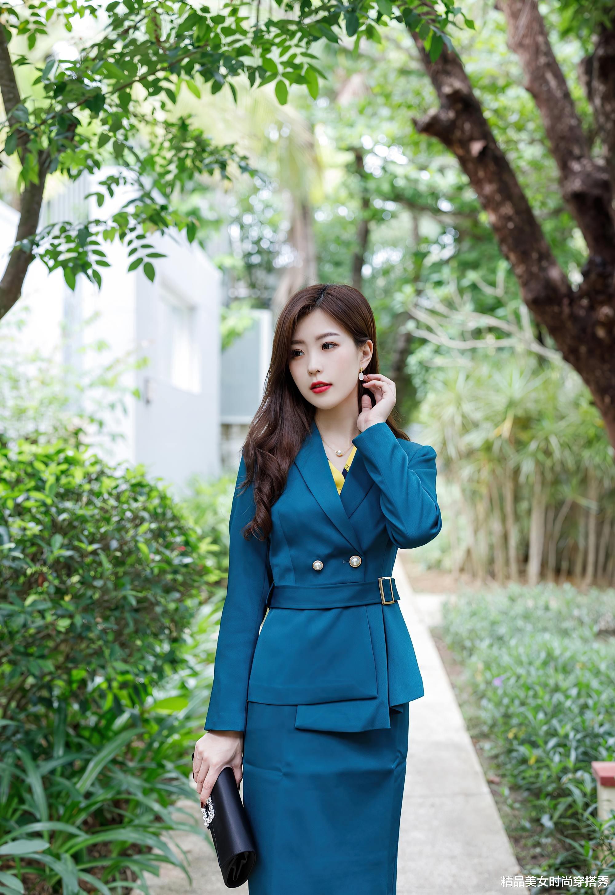 西装|身穿时尚西服套装,高级感十足,散发着职场白领范儿