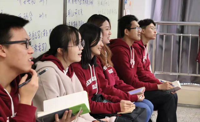 教师|去师范大学读书，毕业后能够直接成为老师？别继续天真了