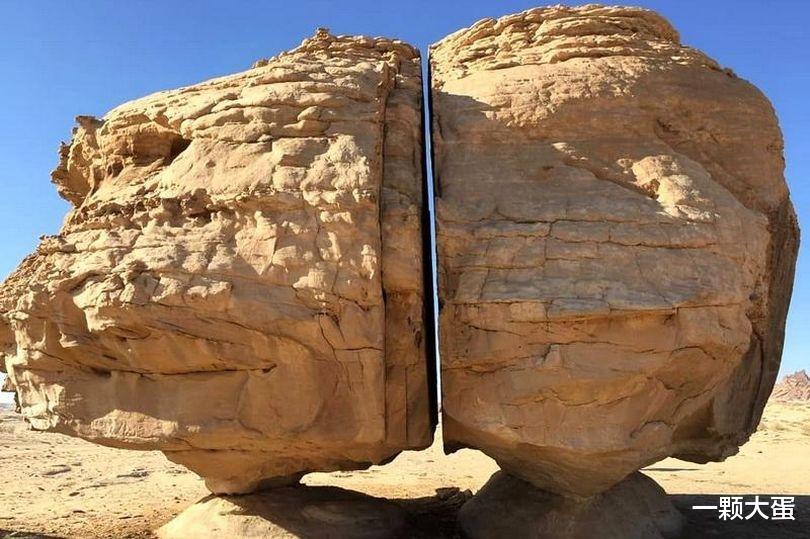 外星人 沙特巨大岩石被一分为二，逗趣网友猜测是“外星人”用激光劈开的