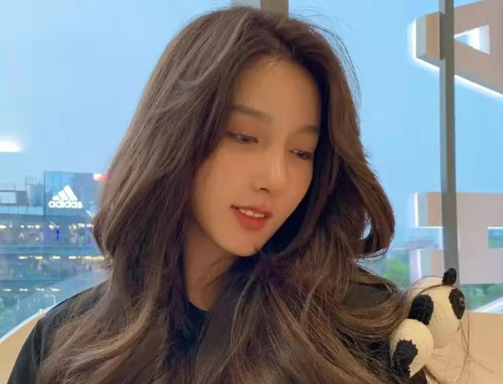 都美竹|导致吴某凡被万人唾弃的都美竹，时隔俩月首发私照，称会好好生活