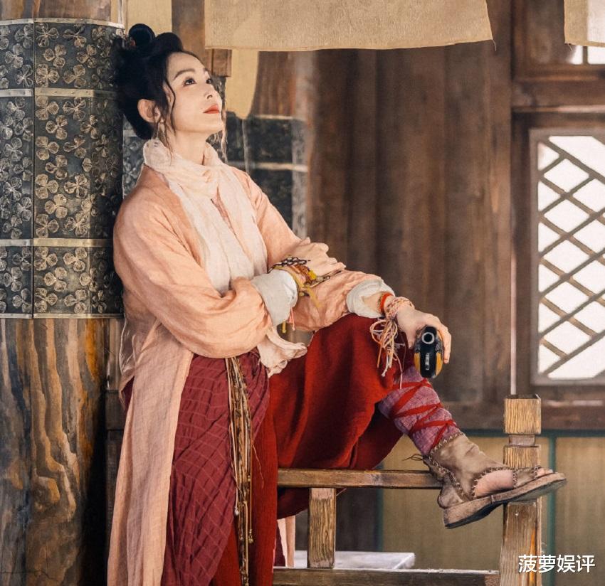 赵敏|还记得回眸成经典的“赵敏”吗？54岁复出拍戏，差点没认出来