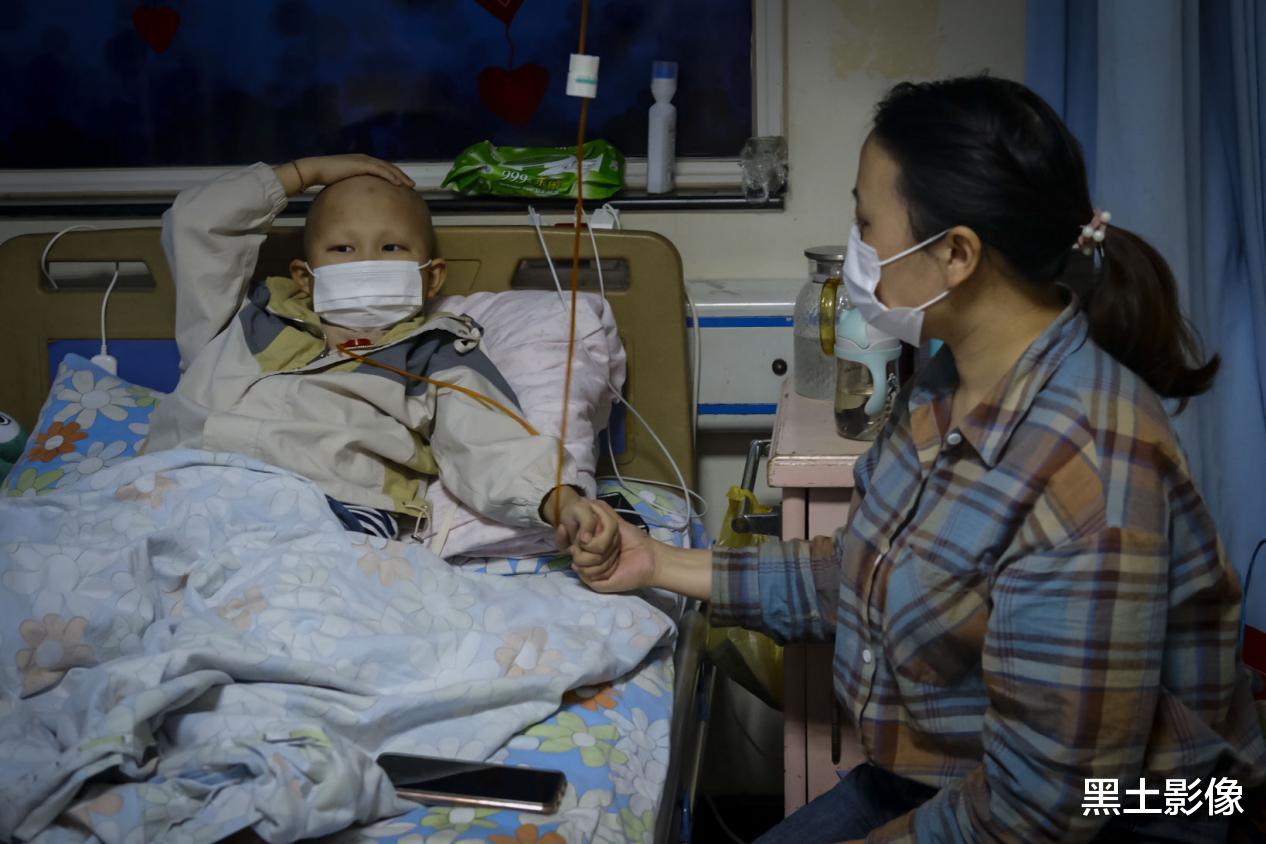 黑土影像 四川裸婚夫妻努力打拼小日子过得正美，孩子去趟医院结果悲剧了