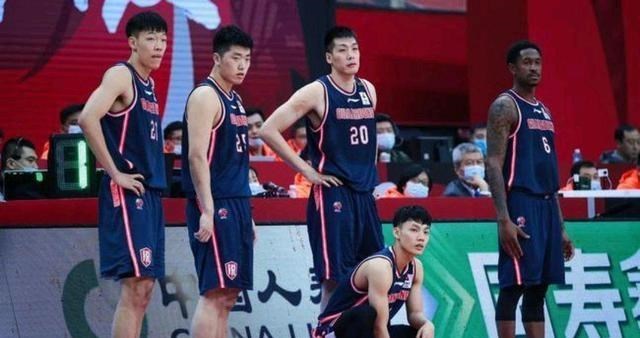 广东男篮|广东队阵容面临洗牌！三冠功臣离队 2米26新星解禁 新外援正在隔离
