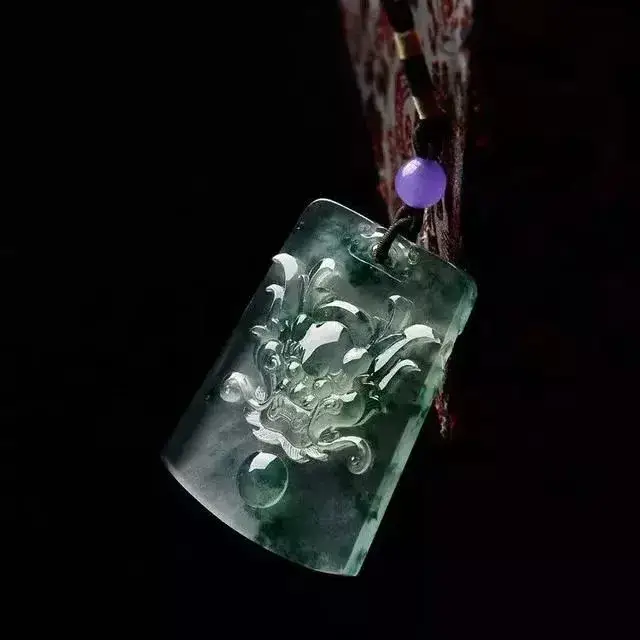 飘花翡翠|满身裂纹的翡翠原石，无奈自个切，切出果冻级别冰飘花翡翠！