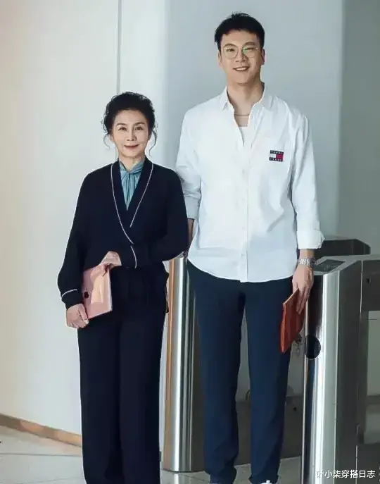 叶小柒穿搭日志|这才是60岁女人该有的穿搭，简约青春，高级又不失时髦感