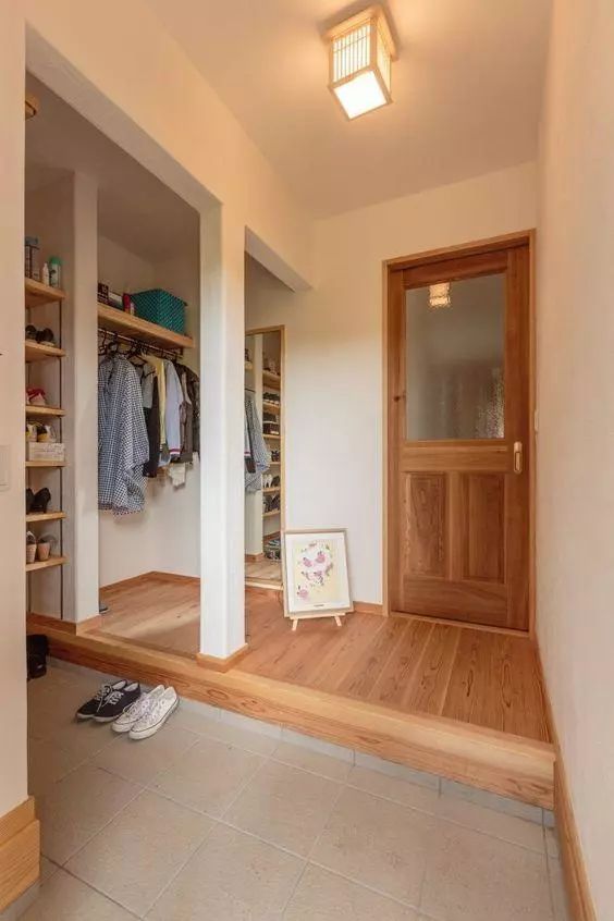 |玄关做成下沉式，哪怕面积再小都能坐着换鞋，漂亮实用，家里还没灰！