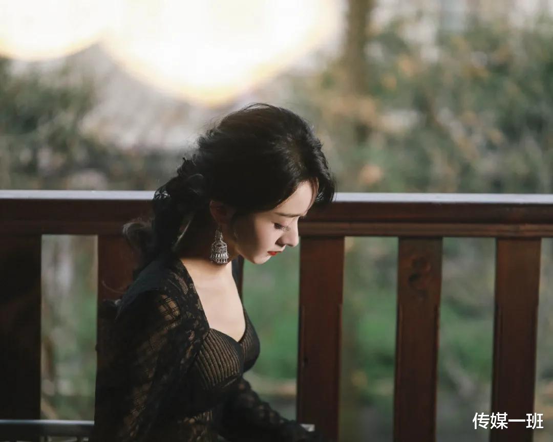 高定|微博之夜仅有5件真高定，就穿在赵丽颖等人身上，其他皆为假的？