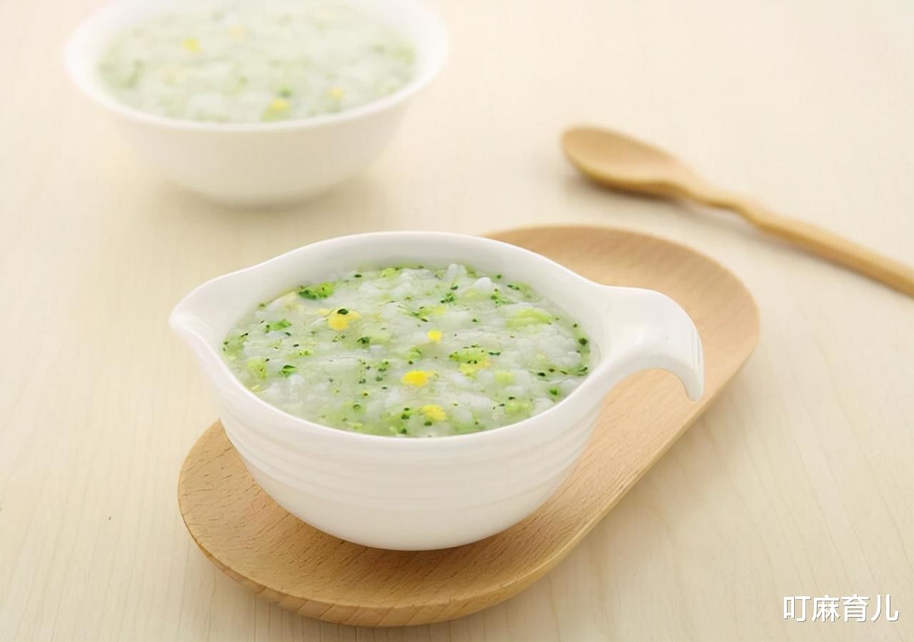 叮麻育儿|7-24个月的宝宝如何喂养?每天吃几次奶几次饭?安排指南可收藏