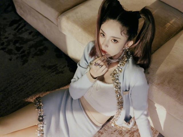 古力娜扎|娜扎再登《快本》打扮清凉，双马尾发型上热搜，又要美出圈了