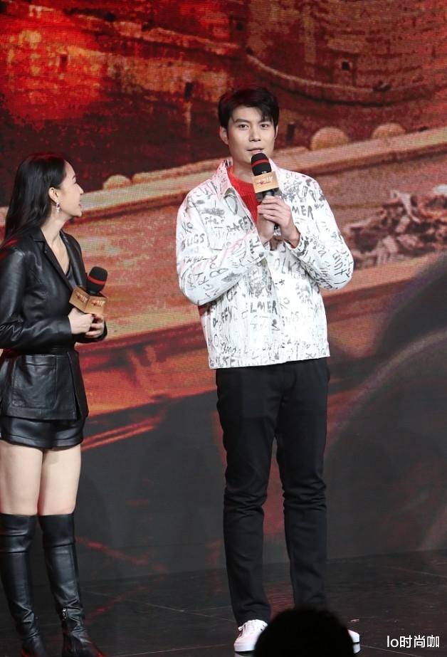 lo时尚咖|艾伦戏外乖巧模样没电影搞怪，187cm穿盐系“男友风”，一点不傻