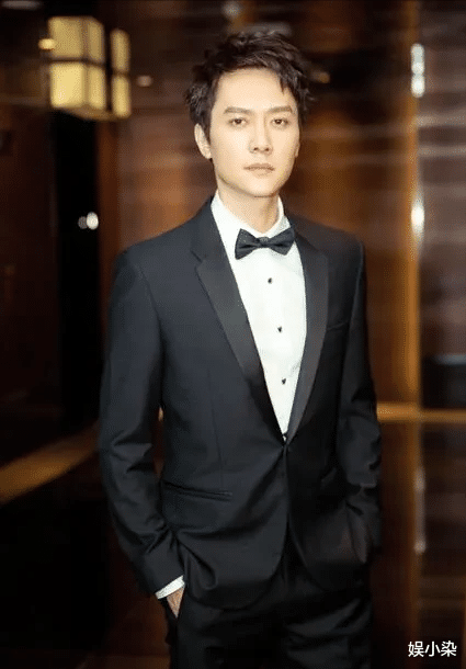 冯绍峰|冯绍峰从“花花公子”变成了“妻管严”，网友：这姑娘太会来事了