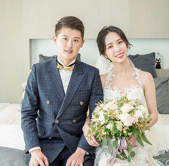 二胎|29岁宅男女神二胎得子！宝宝鼻梁高挺酒窝吸睛，9年爱情儿女双全