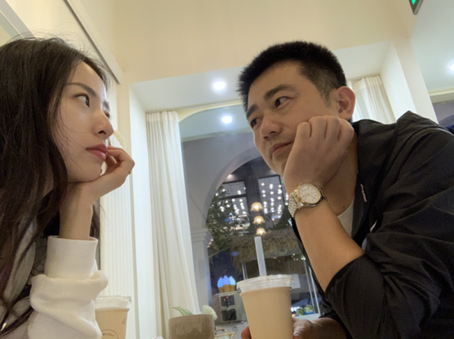 关晓彤|周雨彤家境首曝光，从小穿姐姐旧鞋！父母离异23年仍视对方为仇人